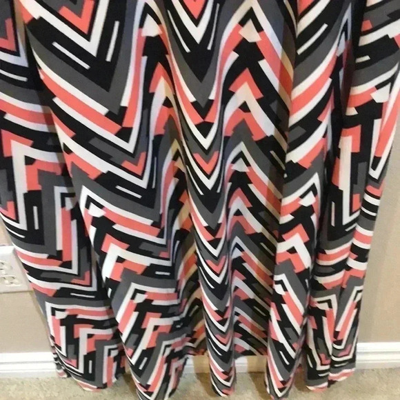 Robert Louis  skirt - Picture 4 of 7